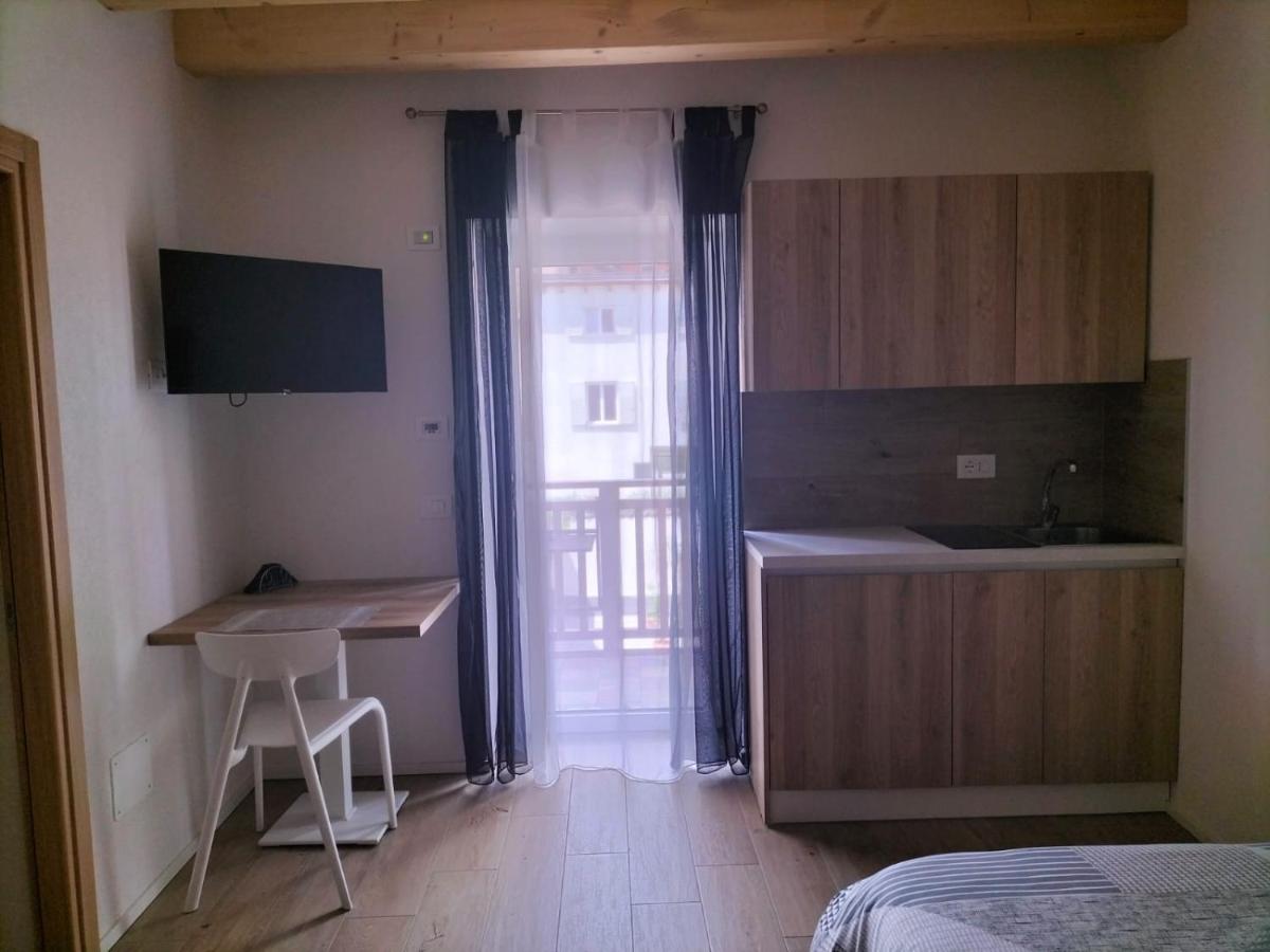 Zweibettzimmer mit Balkon