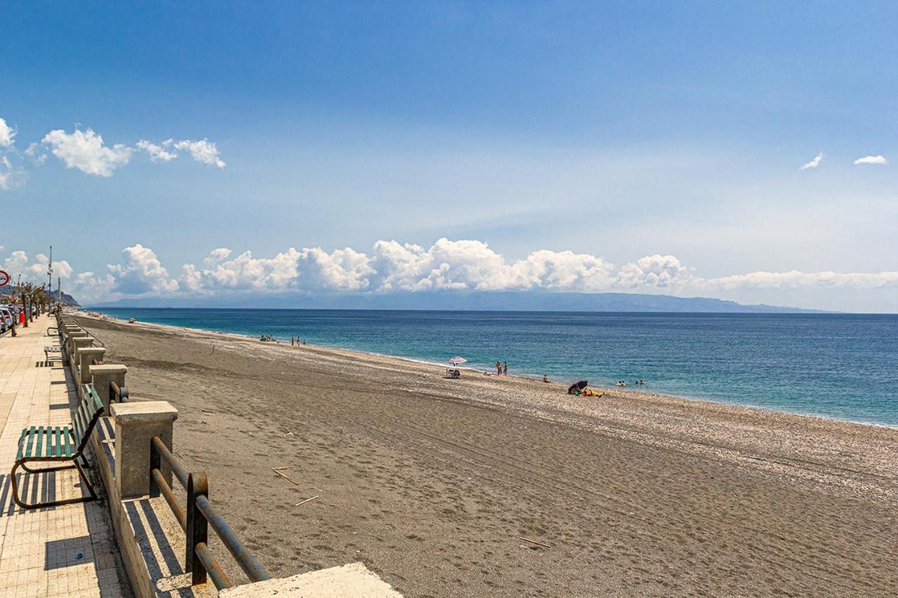 Casa Morgana-Beachfront - B&B Roccalumera