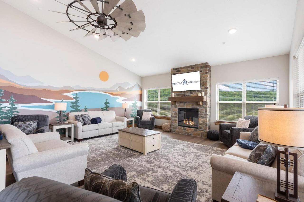 Lake View Getaway Near SDC with Hot Tub, Games, Large Deck & Free Daily Activities - Chambres d'hôtes Branson
