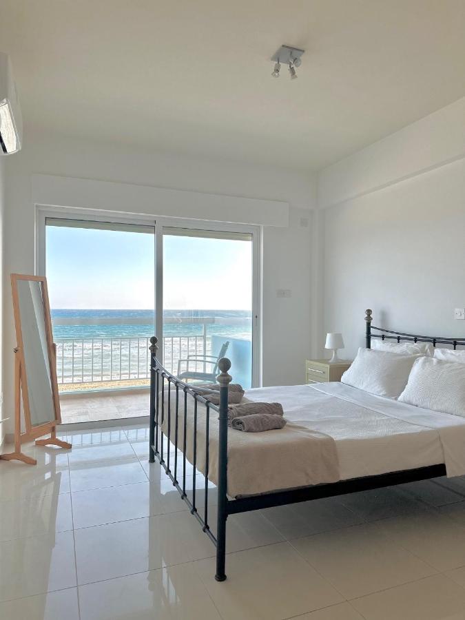 Villa - Beach Front