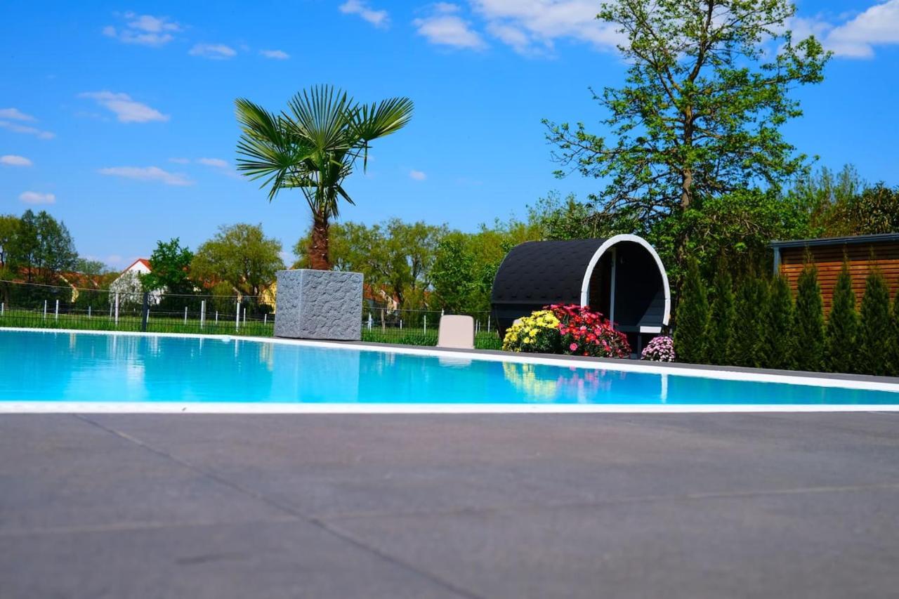 B&B Rangsdorf - Pool Sauna Entspannung - Bed and Breakfast Rangsdorf