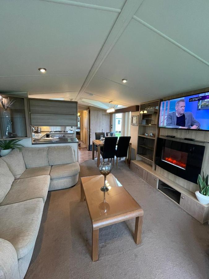 Millfields Holiday Park - Diamond Deluxe - Coastal Caravan Breaks - Bed and Breakfast Ingoldmells
