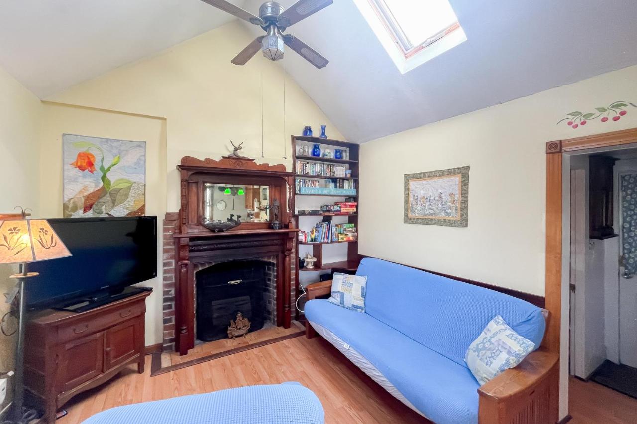 The House on Hobson Lane - B&B