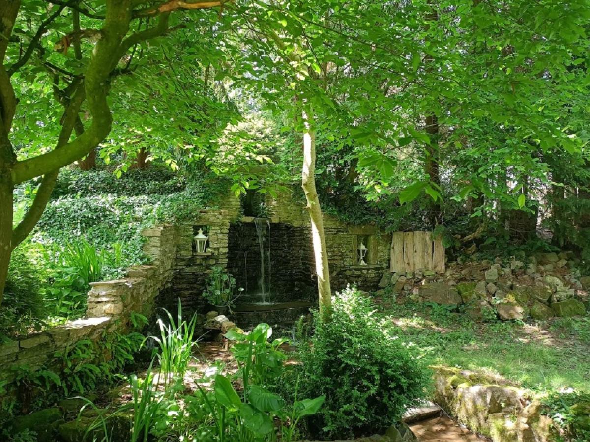 Camera Matrimoniale con Vista Giardino