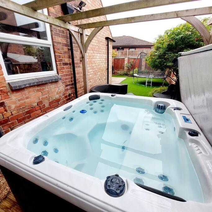 B&B Nottingham - 3 bed Luxury Victorian Home with Hot Tub - Bed and Breakfast Nottingham