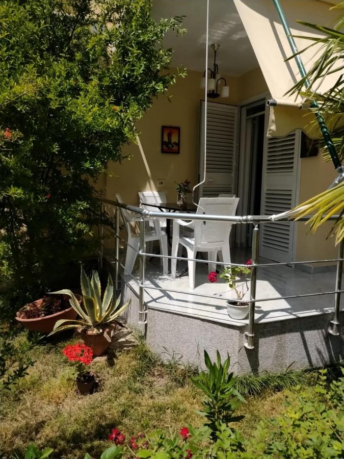 Golem Beach Apartment with Enchanting Garden - B&B