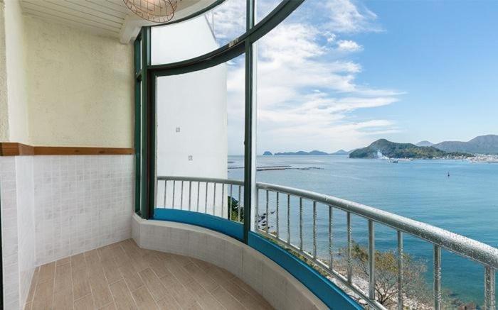 Family Room with Sea View