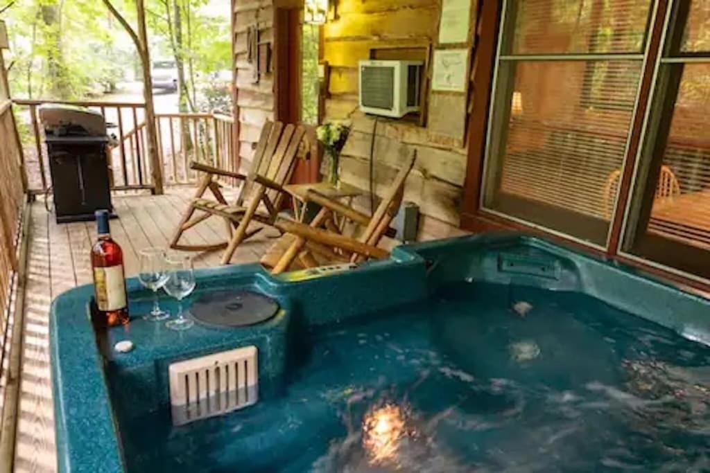 B&B Dahlonega - Cozy Cabin: River View with Hot Tub - Bed and Breakfast Dahlonega