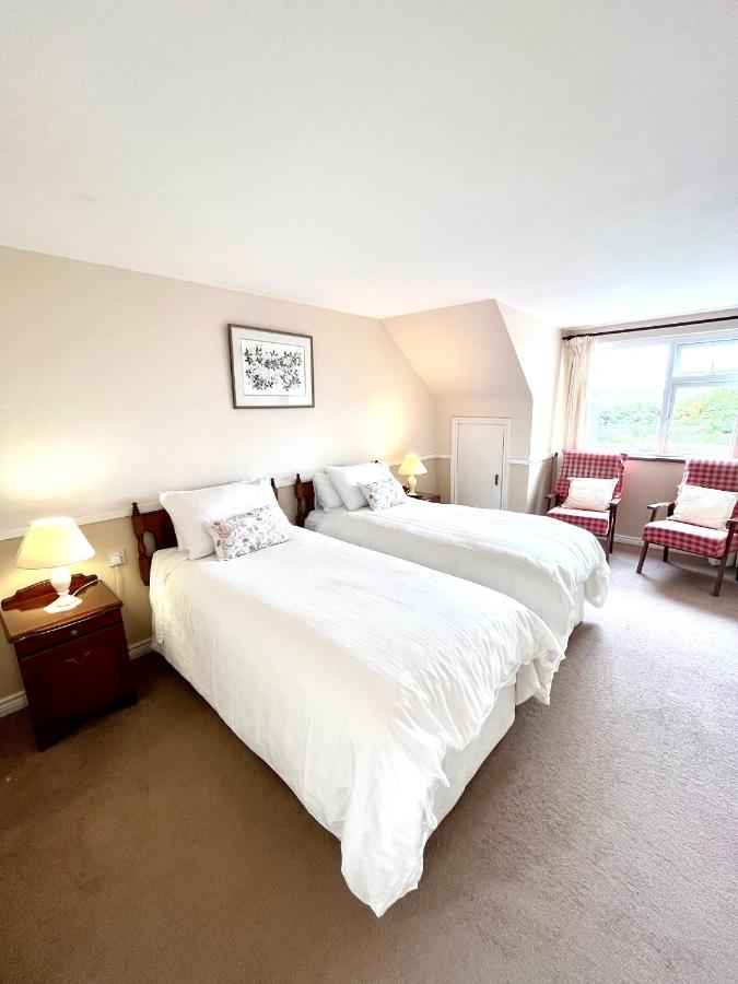 Twin Room with Private Bathroom