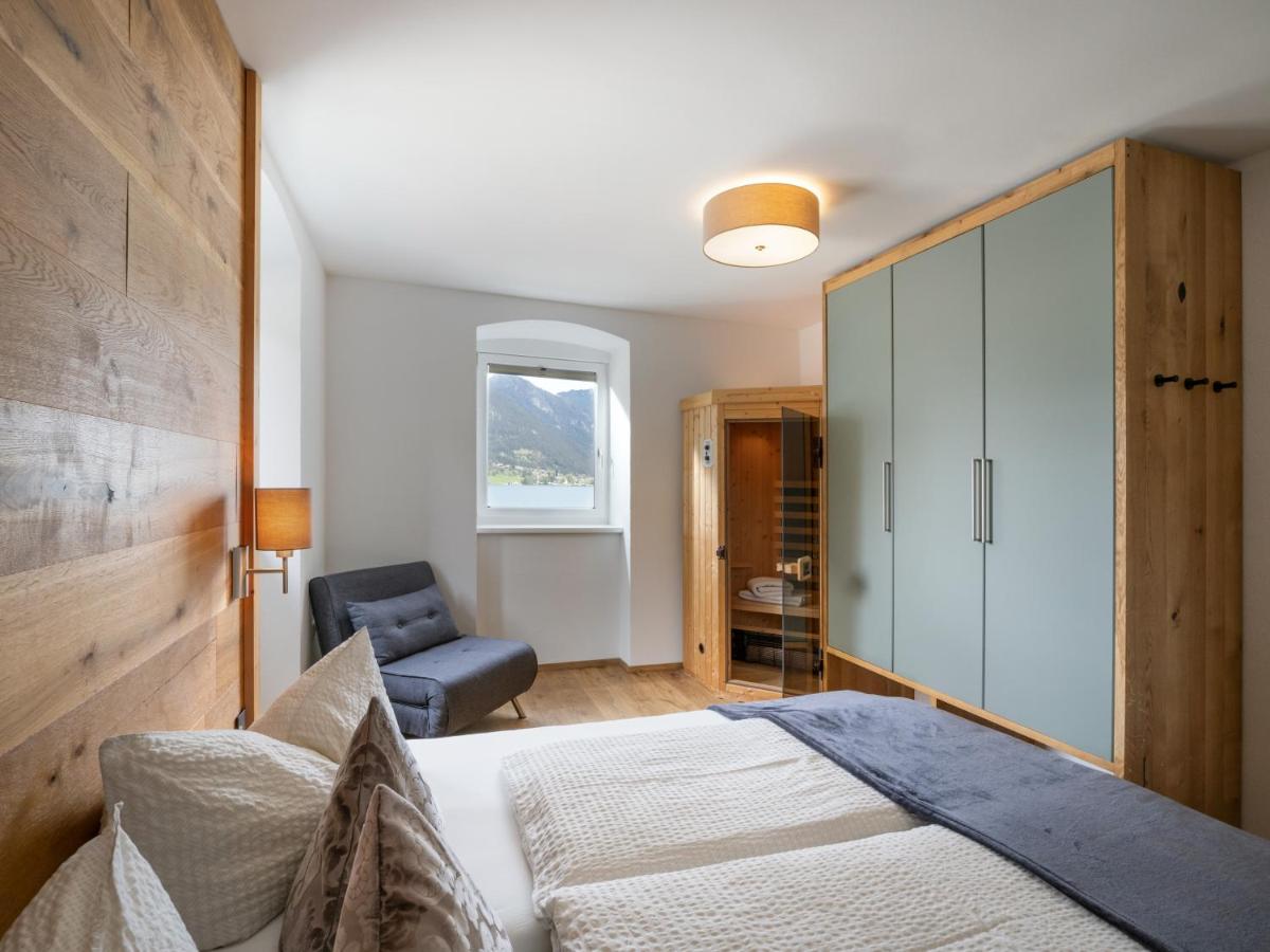 Apartment im 1. Stock mit Balkon See- und Bergblick