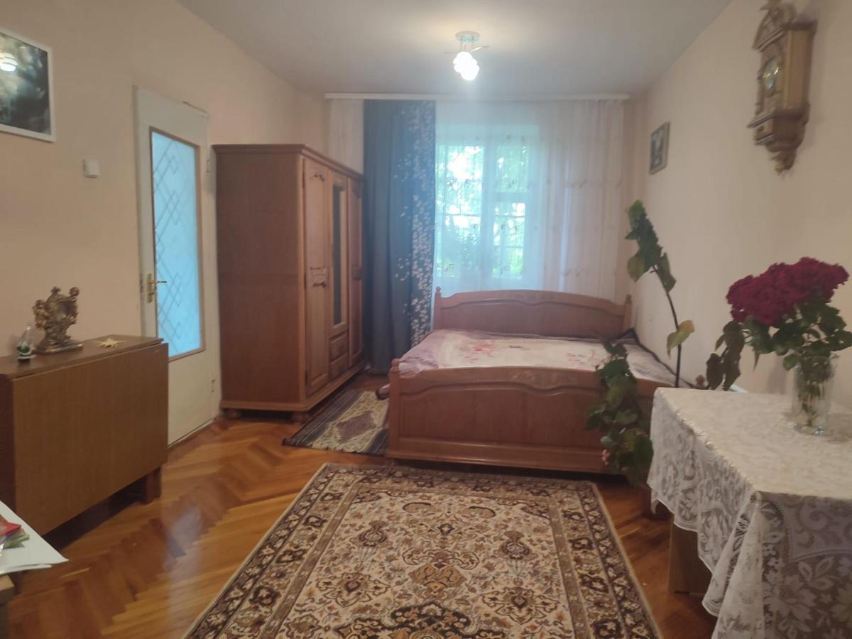 Camera Matrimoniale Deluxe (2 Adulti + 1 Bambino) 