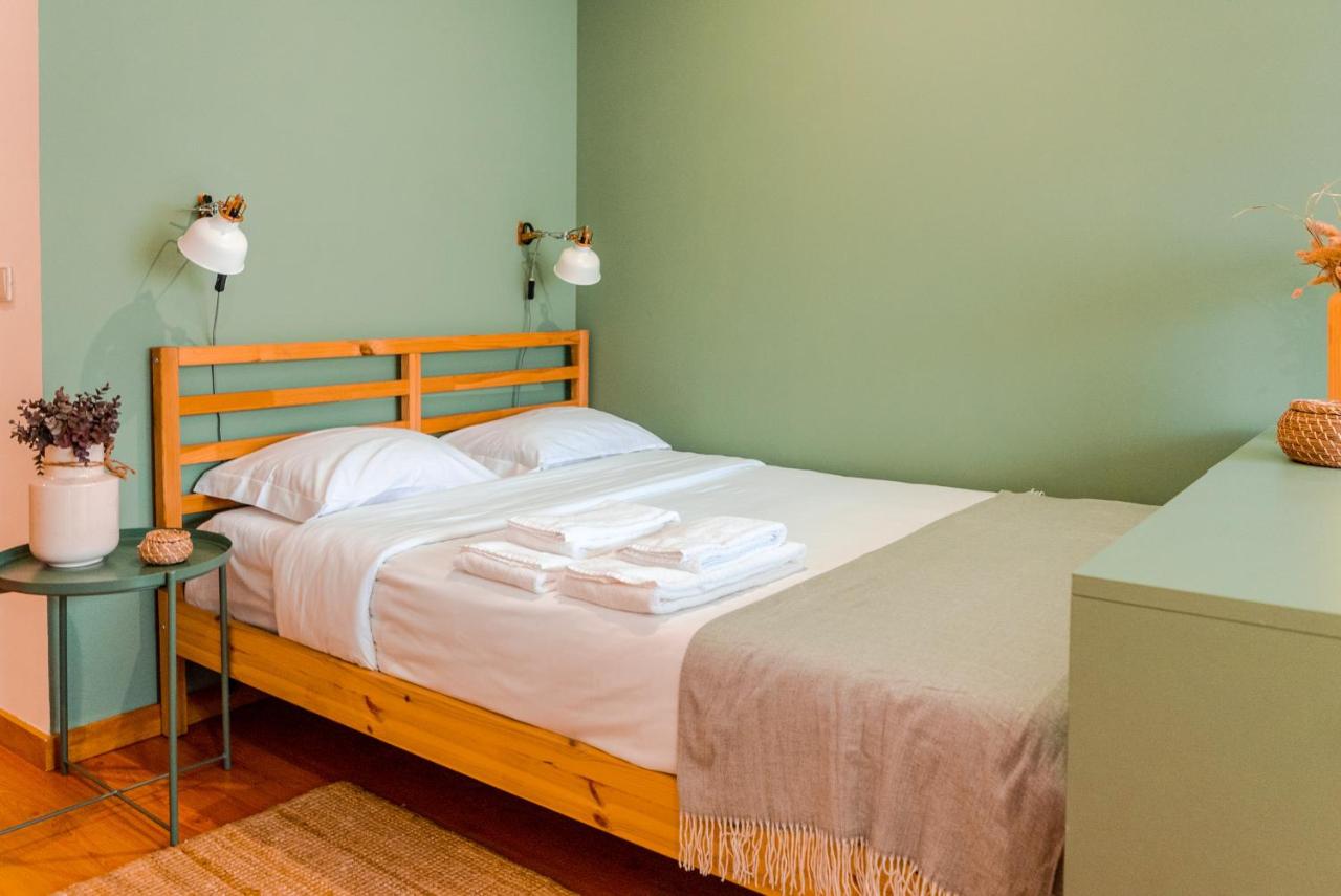 Bright Studio in the heart of Lapa - 5min walk to Metro! - B&B Porto