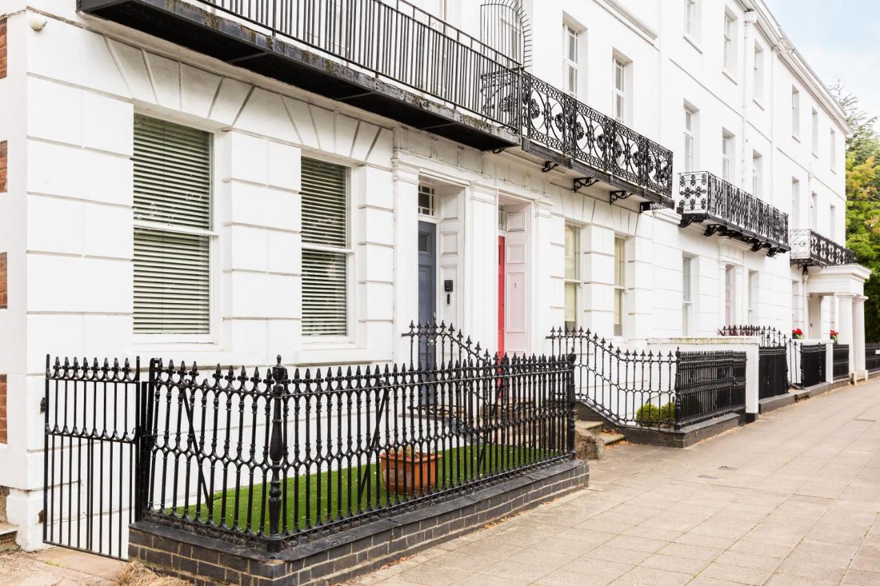 Boutique Basement 1 Bed Flat, central location, free parking, Wi-Fi, Sky, Netflix - B&B Royal Leamington Spa