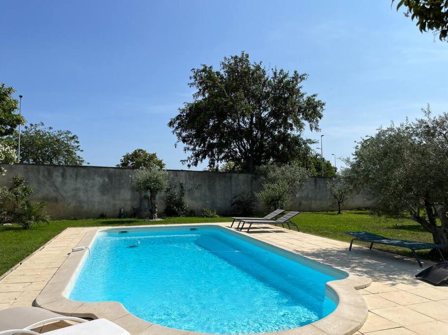 B&B Châteaurenard - maisonnette avec piscine la picholine - Bed and Breakfast Châteaurenard