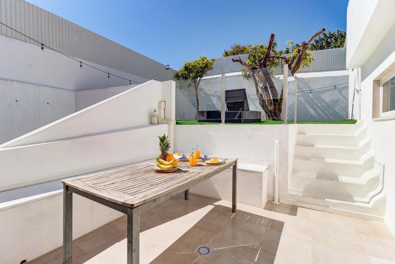 Brand New! 3-bedroom Apartment with Private Sunny Patio in Cacilhas! - B&B