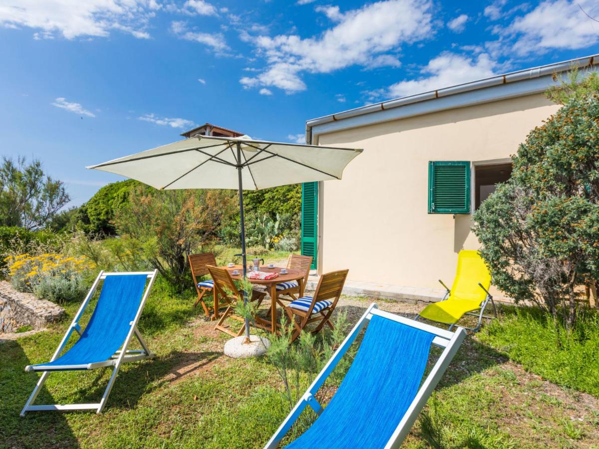 B&B Castiglioncello - Holiday Home Il Giardino sul Mare by Interhome - Bed and Breakfast Castiglioncello