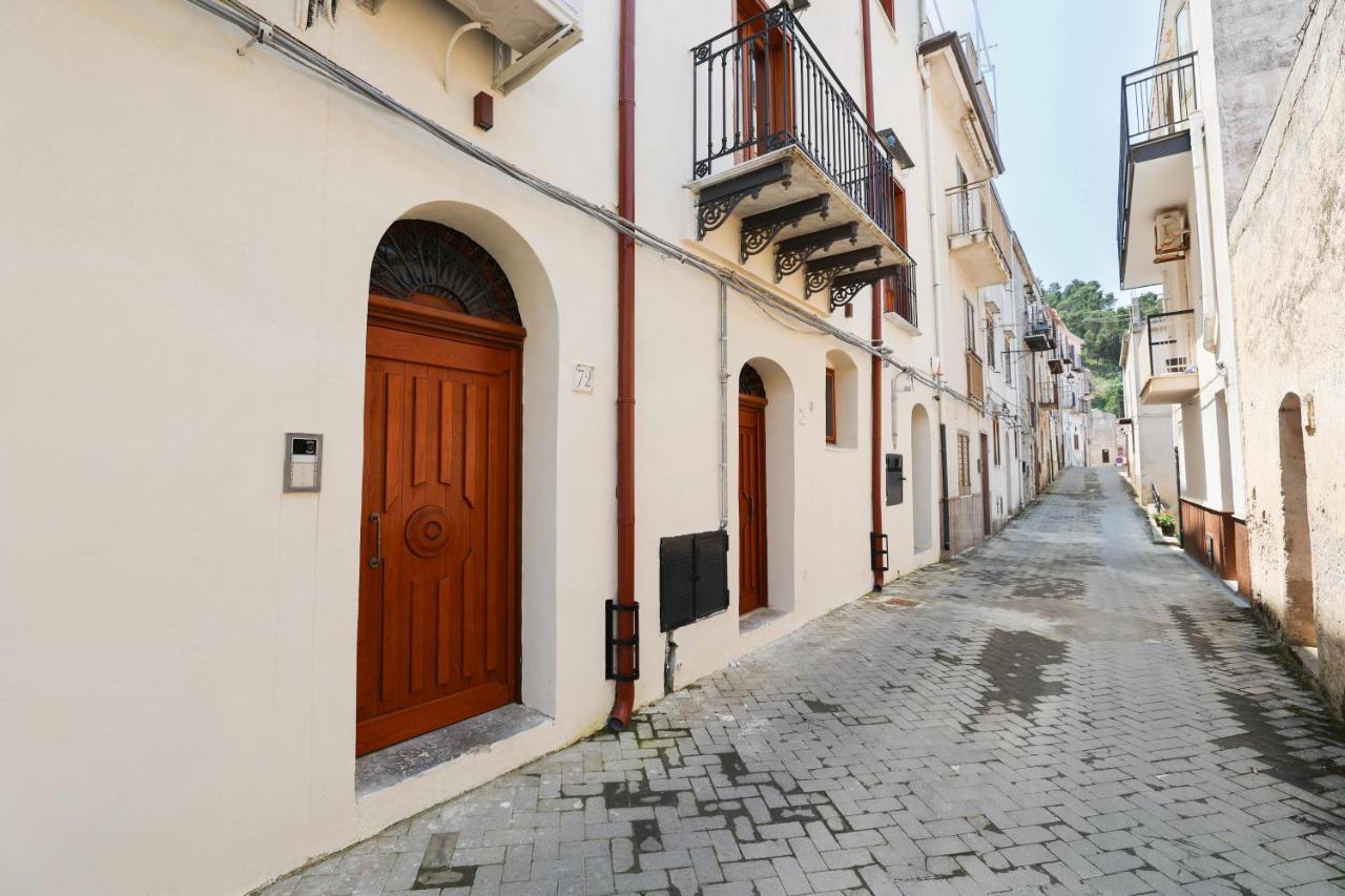 Don Bartolomeo Bellomo studio - B&B Gratteri