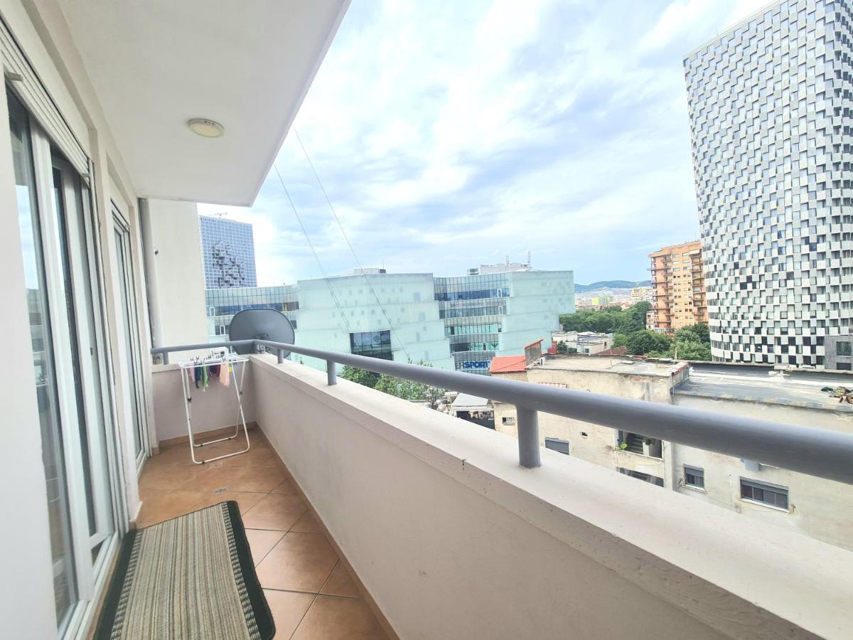 Sandra's Apartment in Tirana Center - B&B