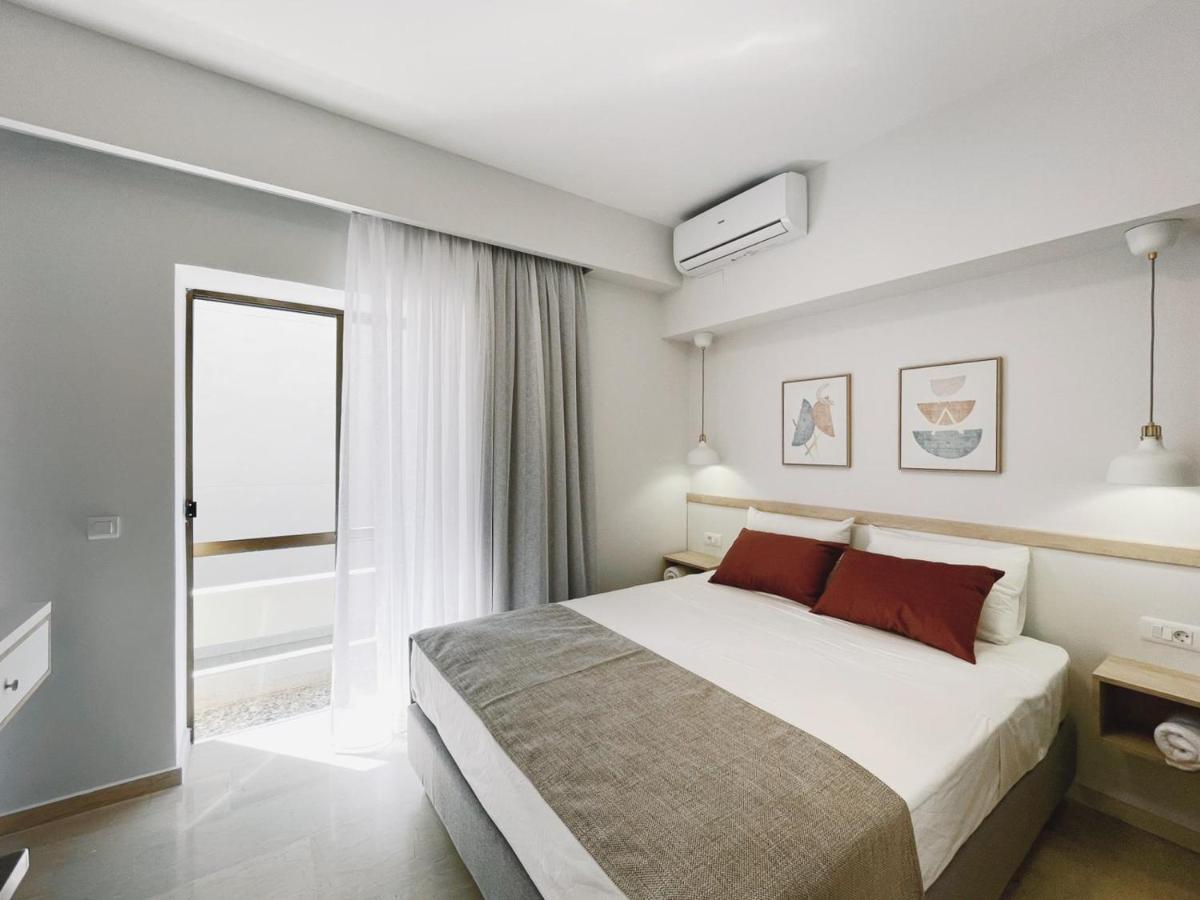 Urban Hive Chania, Your City Basecamp - Fiber Wifi - B&B Chania
