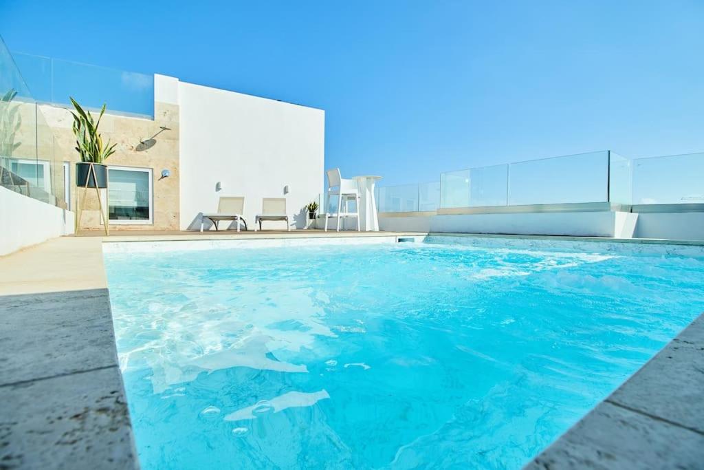 B&B San Ġiljan - Luxury 2 BR Penthouse - Pool - close to Paceville - Bed and Breakfast San Ġiljan