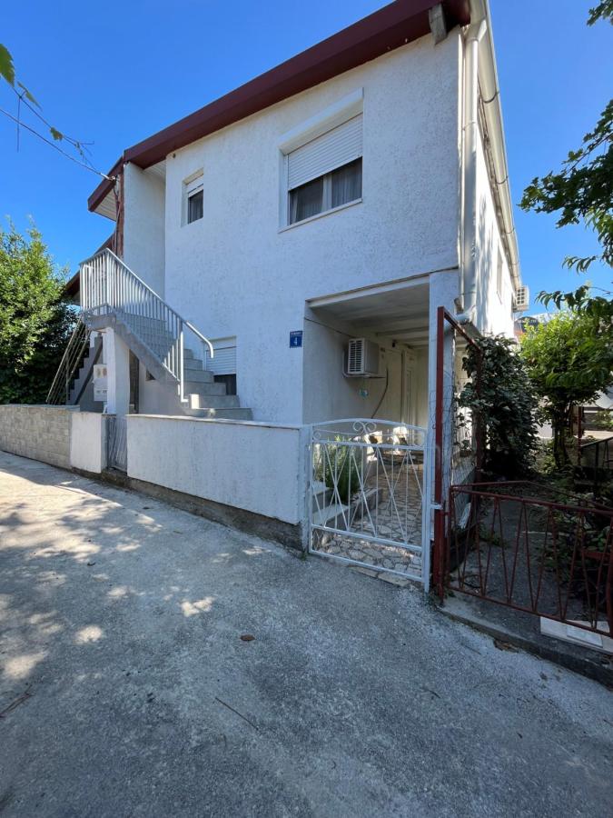 Zlata apartment - Bed and Breakfast Tivat
