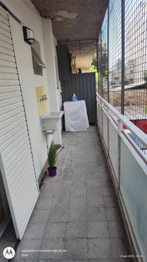 Dpto. en Almagro, frente al Hospital Italiano - Chambres d'hôtes Buenos Aires