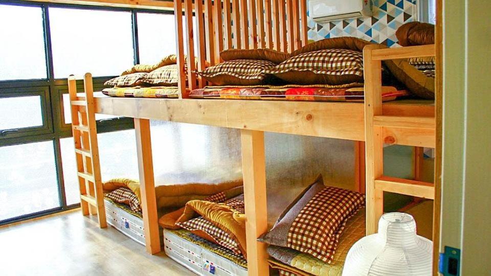 Etagenbett im Schlafsaal für Frauen