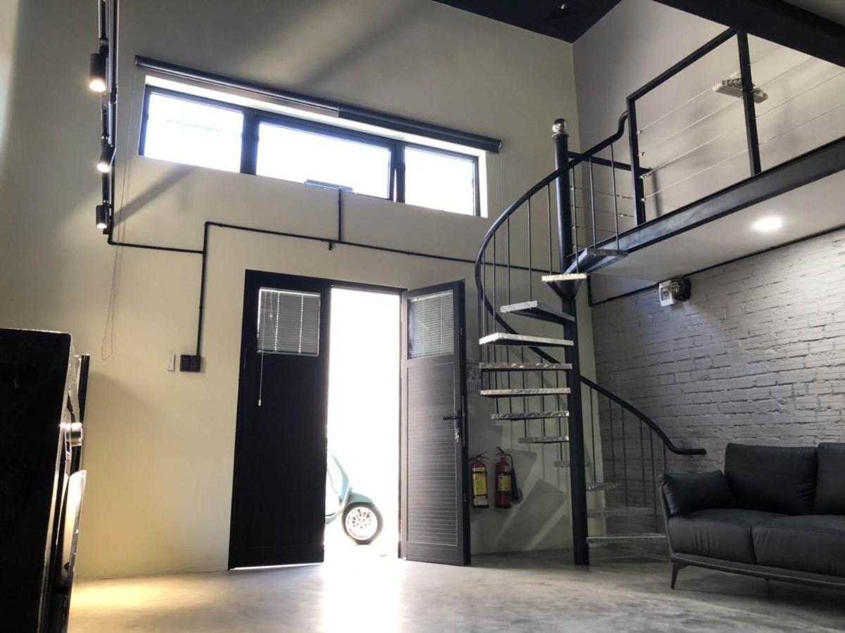 65m2 Light & Airy Industrial Loft - B&B