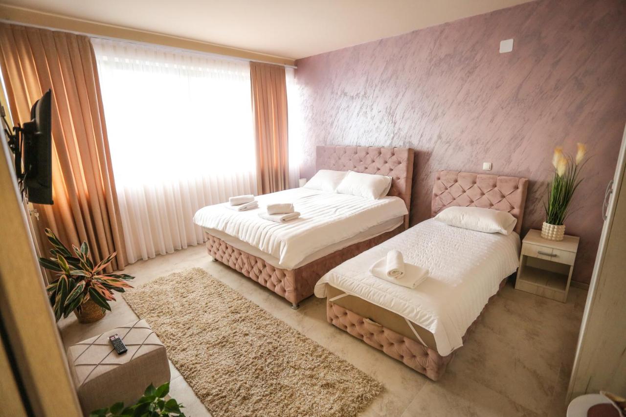 Dreibettzimmer mit eigenem Bad