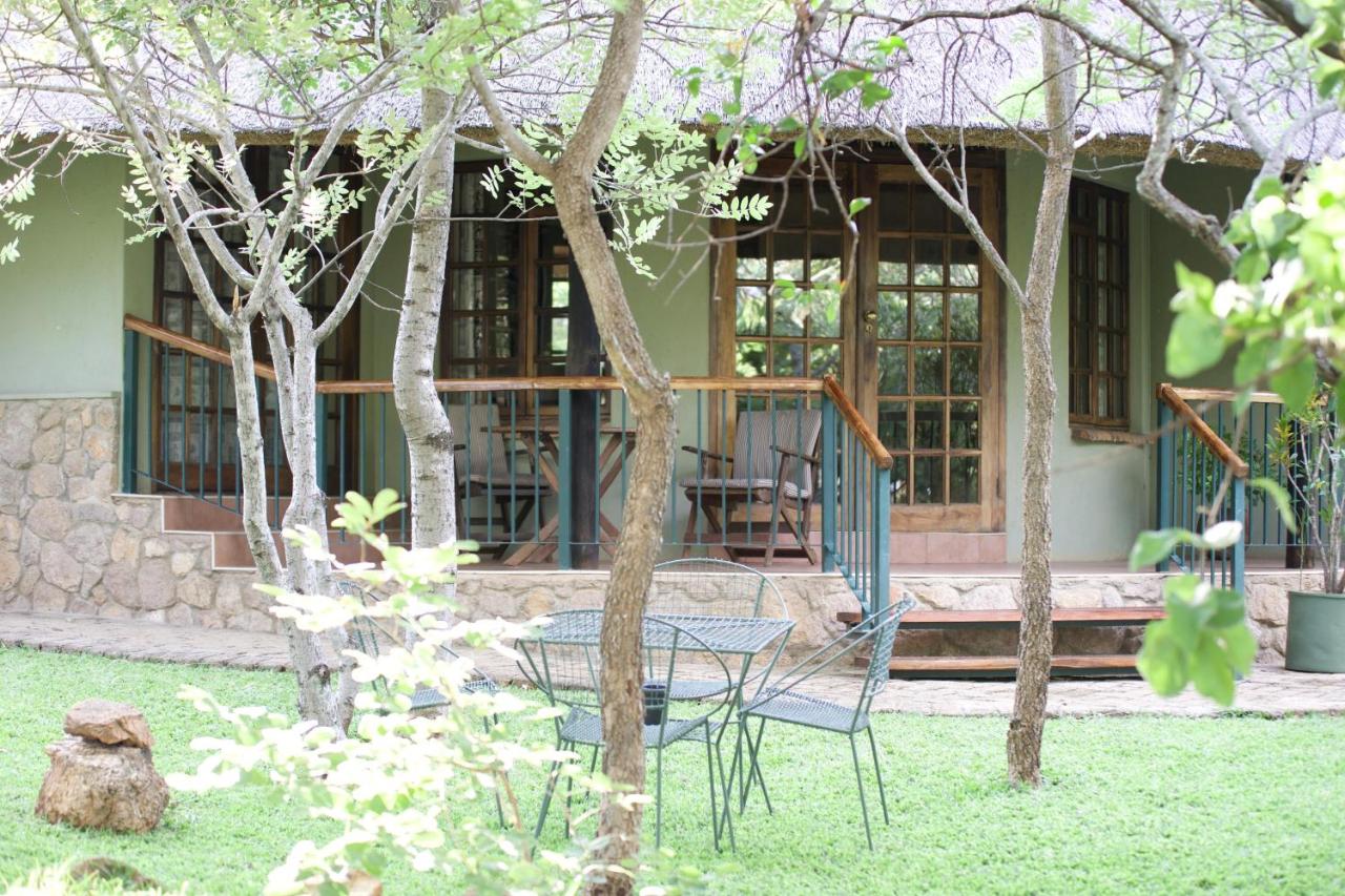 Twin bed lodge on natural African bush - 2111 - Ferienwohnung Bulawayo