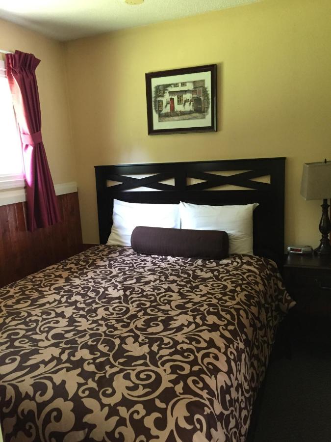 Habitación con cama grande