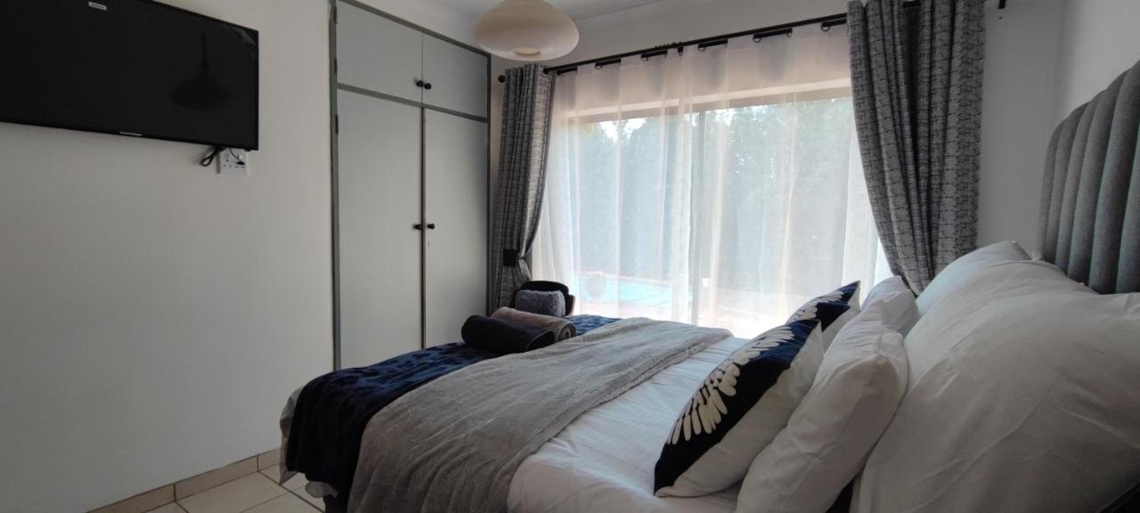 Queen Room with Pool View