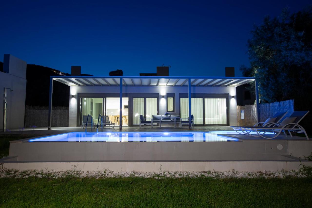 Averto Villas with private pool - Bed and Breakfast Nydri