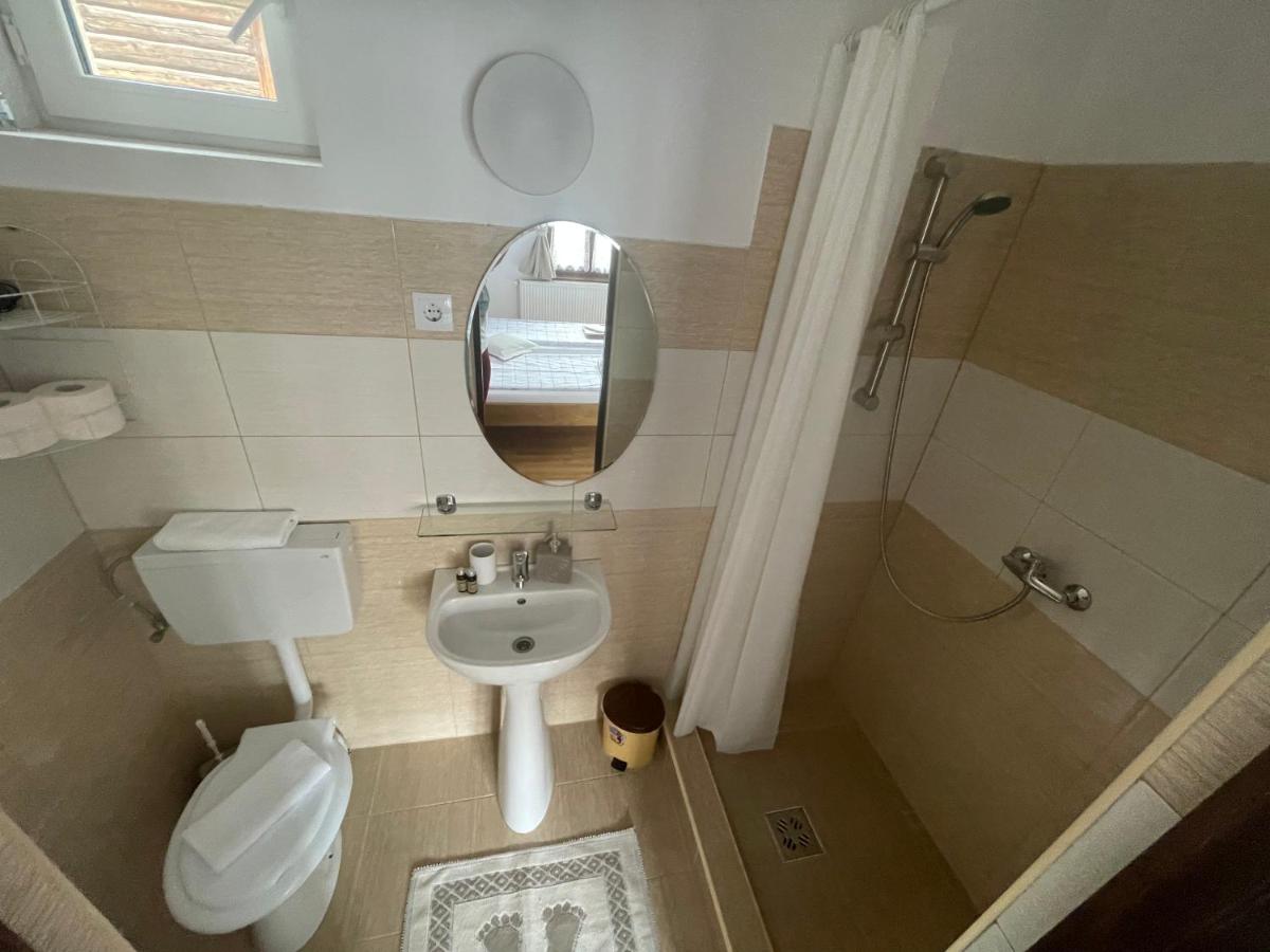 Tweepersoonskamer met 2 Aparte Bedden en Balkon