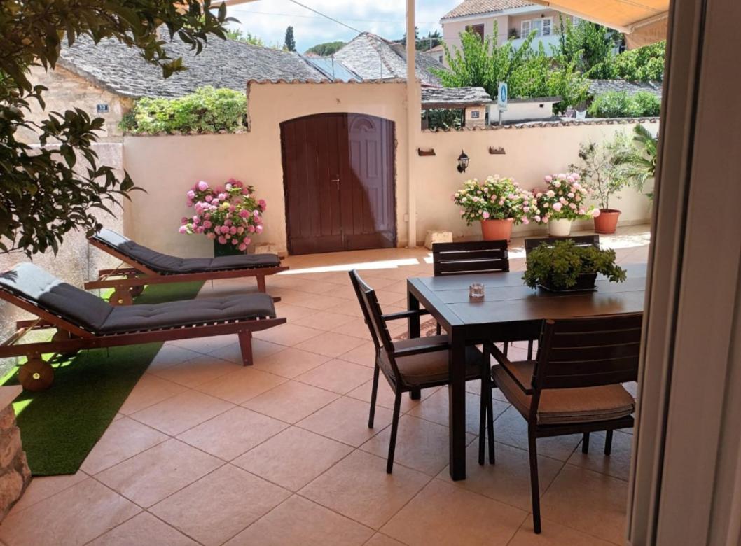 Charming 4* apartment in Supetar's old center - B&B San Pietro di Brazza