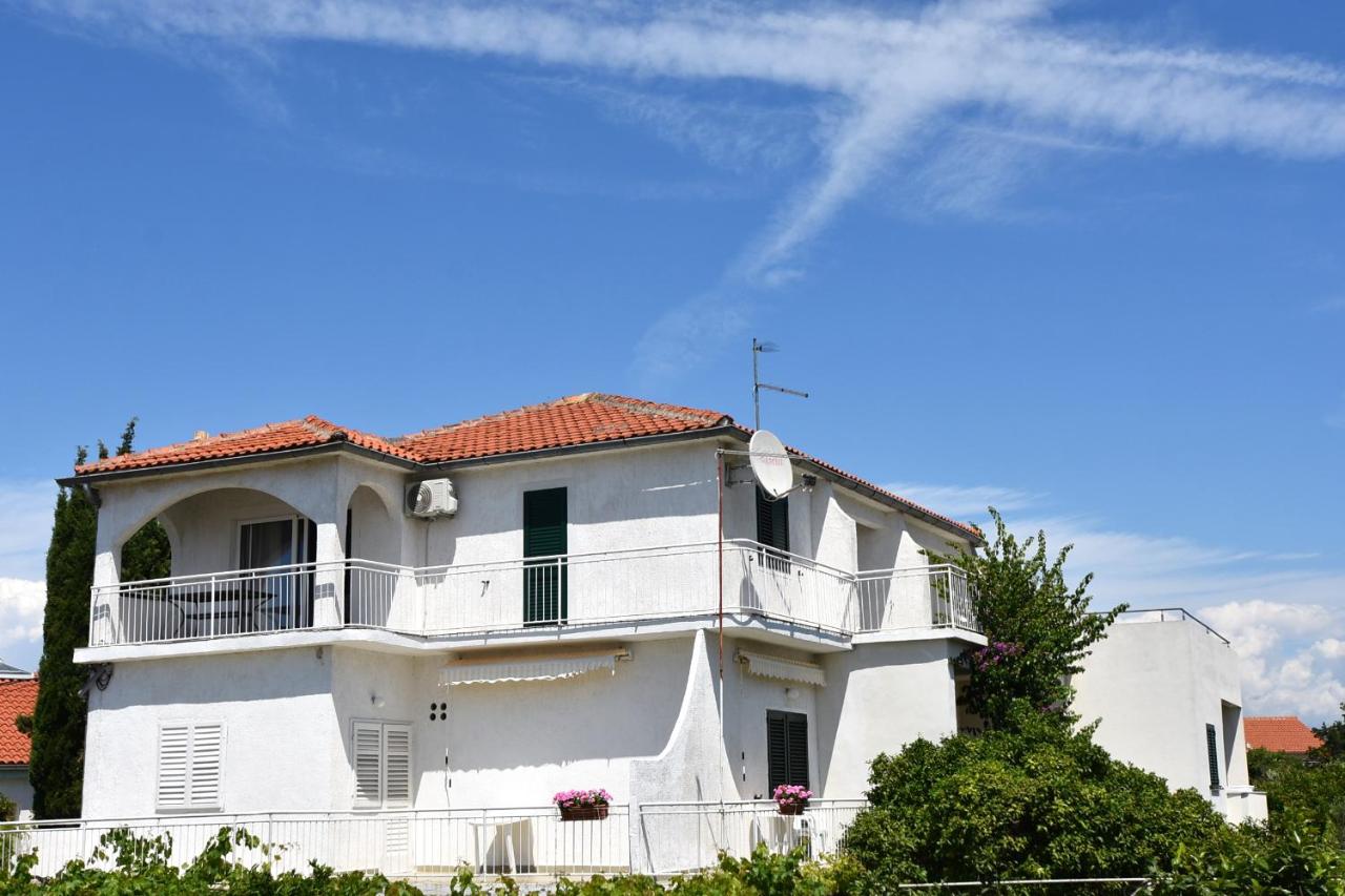 Apartments Silvija near Luke beach - Bed and Breakfast Murter