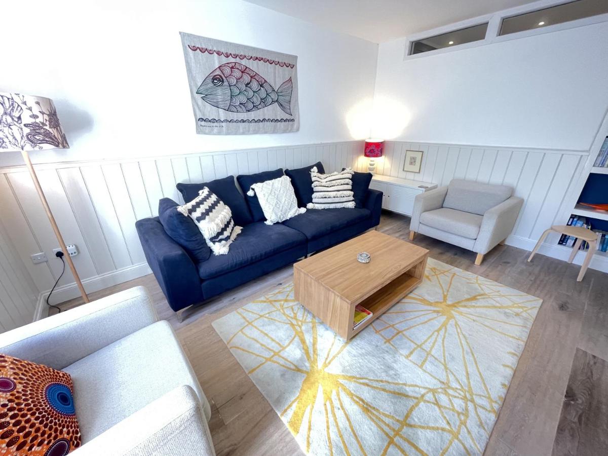 Porth House, with south facing courtyard garden! - Ferienwohnung St. Ives