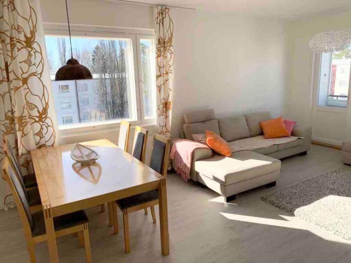 B&B Helsinki - MELLUNMAKI Renovated 3 bedroom apt next to metro - Bed and Breakfast Helsinki