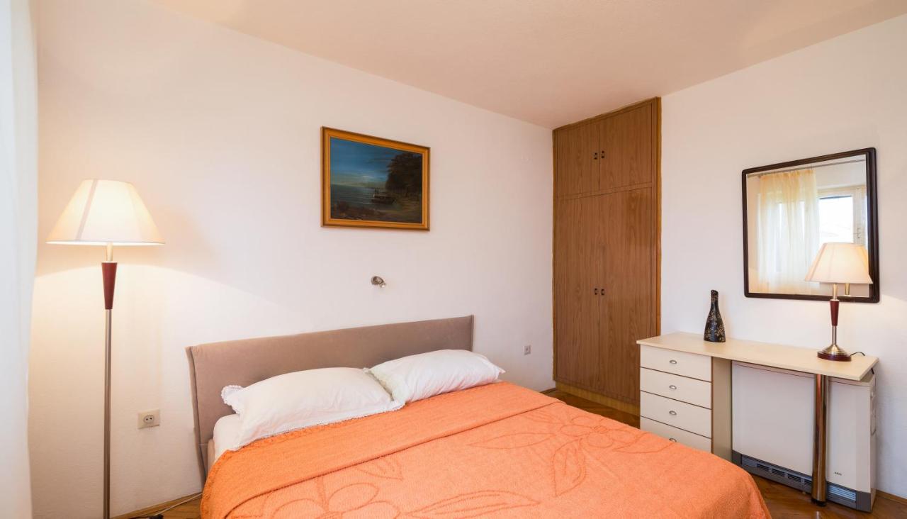 Appartamento con 2 Camere da Letto, Balcone e Vista mare
