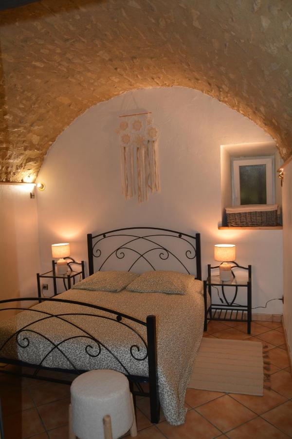 maison de bourg en pierre - Chambres d’hôtes