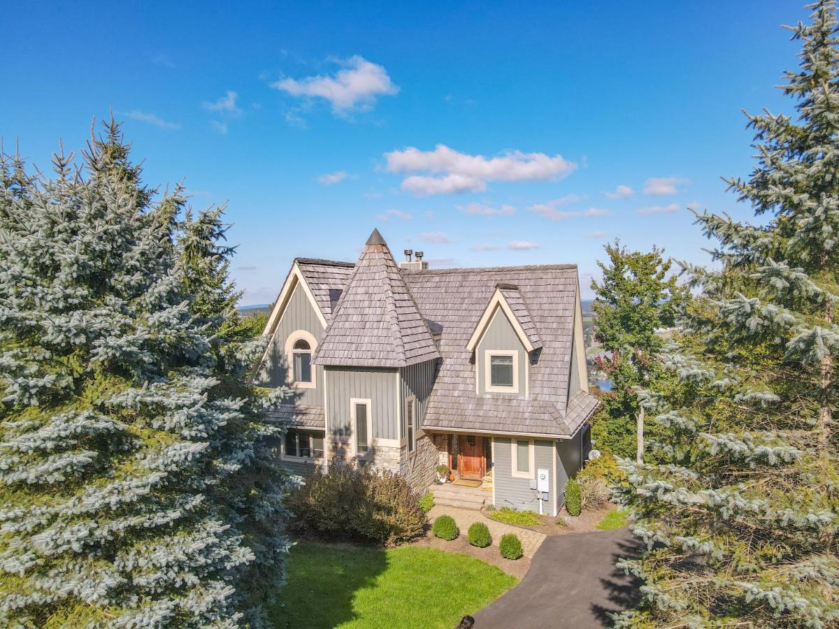 Luxury Stunning Mountaintop Home with Hot Tub and Lake Views - B&B McHenry