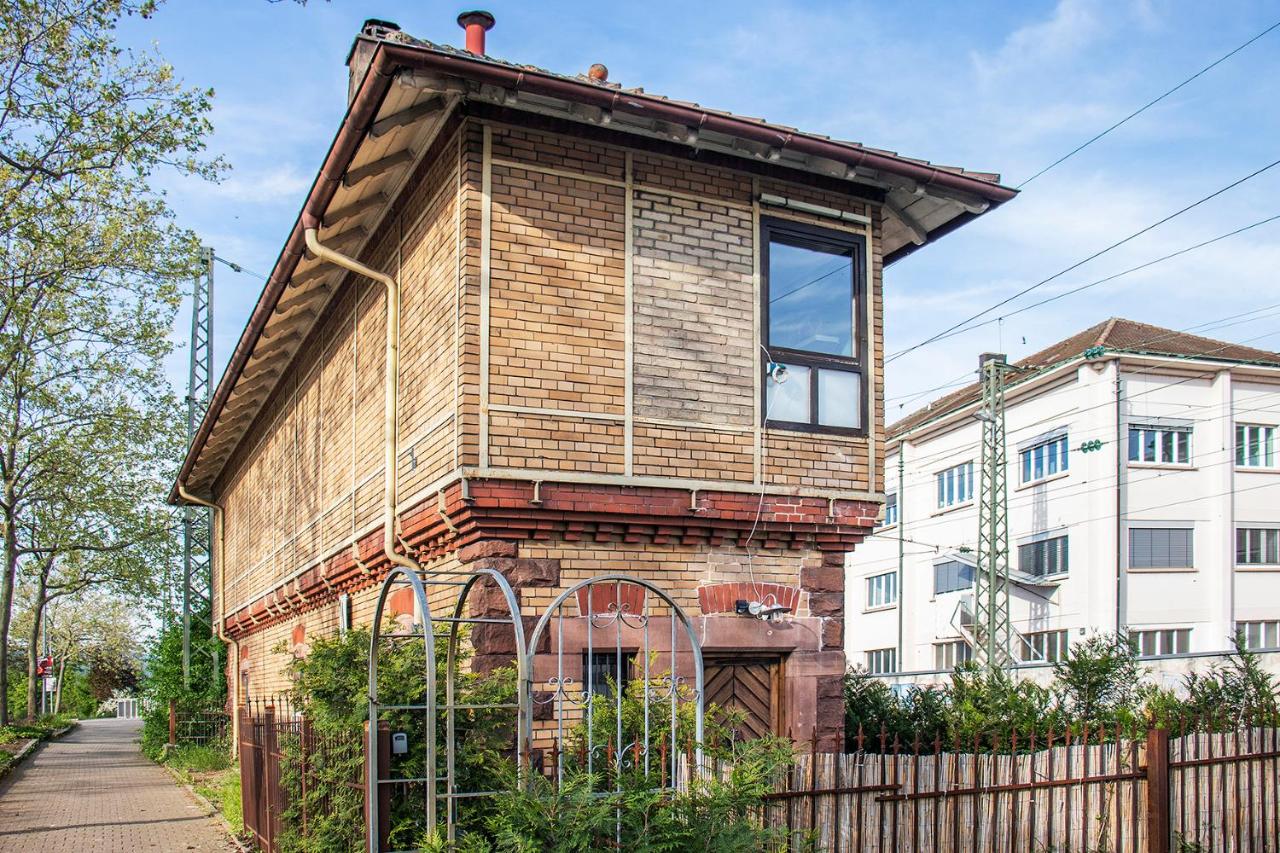 Historisches Stellwerk mit Garten in bester Innenstadtlage & Boxspringbetten nahe der Schweizer Grenze - Ferienwohnung