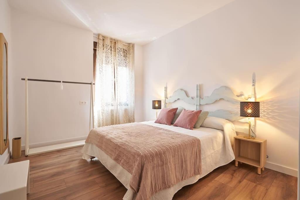 Amplio alojamiento centro barrio del Oeste - B&B