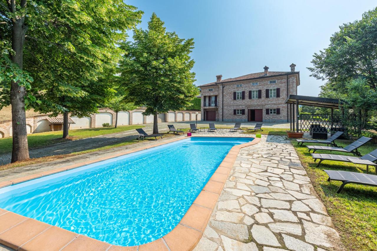 B&B Corneliano d'Alba - Villa Cornelia , entire Villa with private pool - Bed and Breakfast Corneliano d'Alba