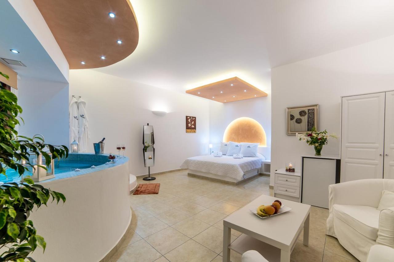 Honeymoon Suite with Indoor Hot Tub and Caldera View