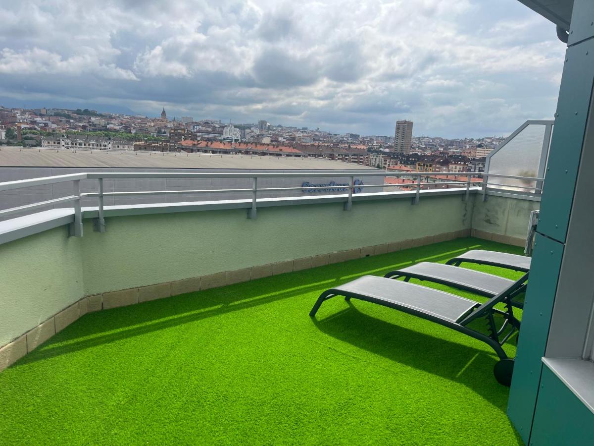 Bonito atico zona hospital con garaje - Bed and Breakfast Oviedo