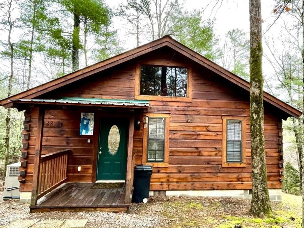 B&B Tellico Plains - Crazy Bear - Motorcycle Friendly Home with Hot Tub and Grill - Bed and Breakfast Tellico Plains