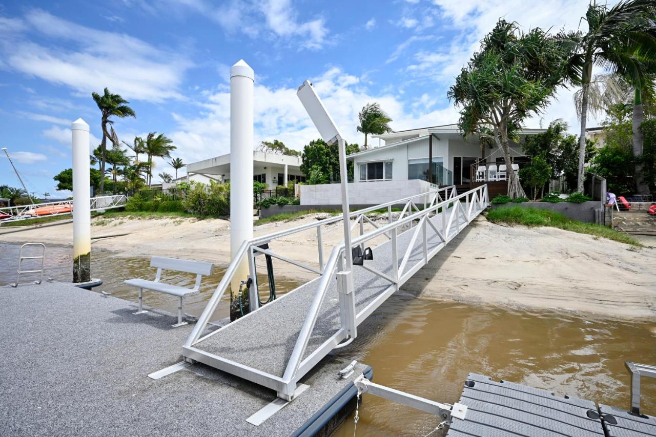 Stunning Mooloolaba Waterfront Home -10 guests ZB1 - B&B