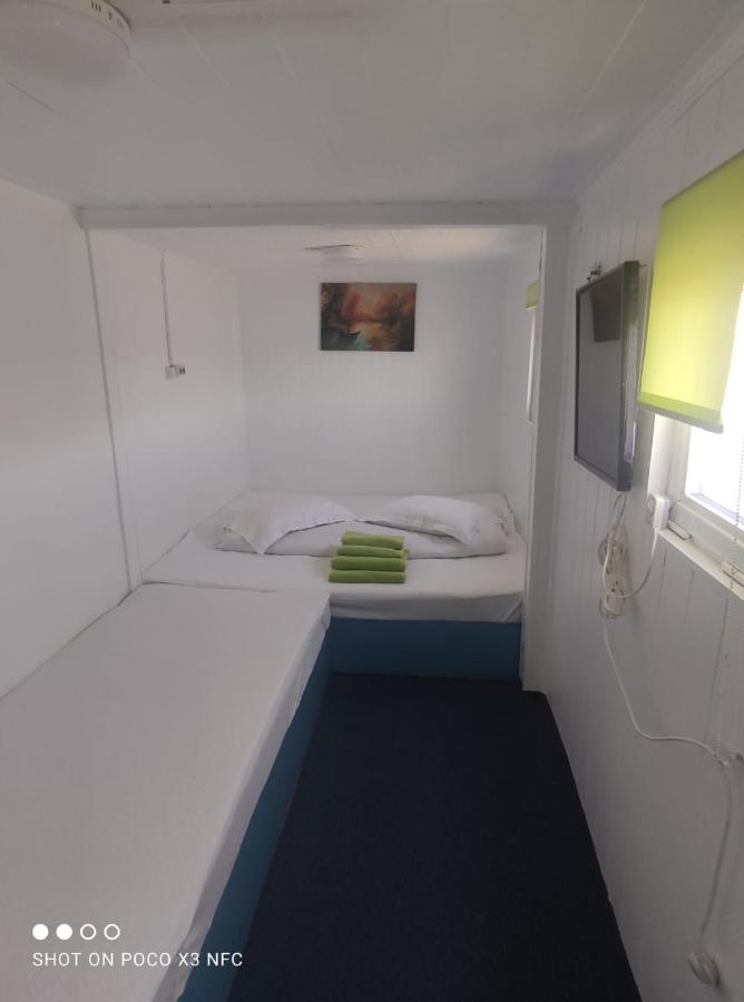 Dreibettzimmer mit Bad
