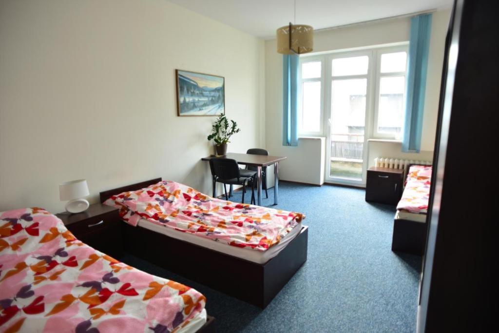 Chambre Triple avec Salle de Bains Commune